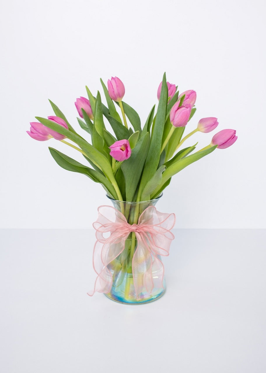 10 tulipanes fucsia en jarrón