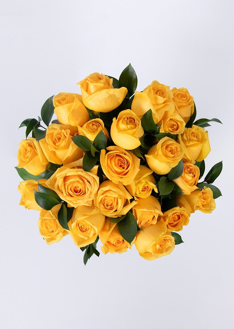 24 rosas amarillas en jarrón