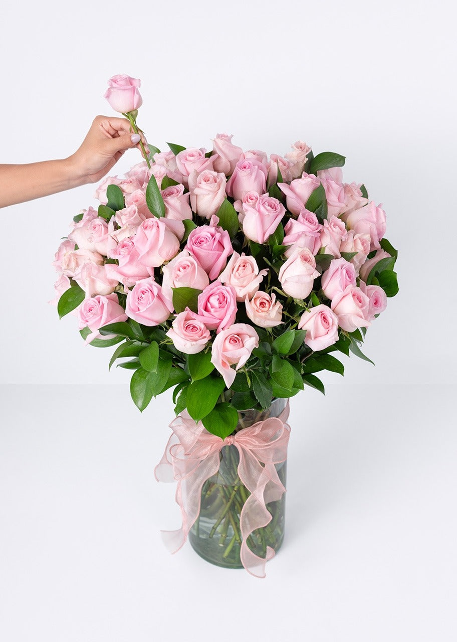 50 rosas rosas jarrón