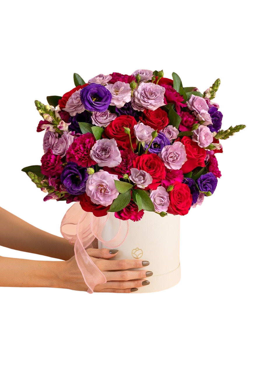 Caja con rosas y lisianthus