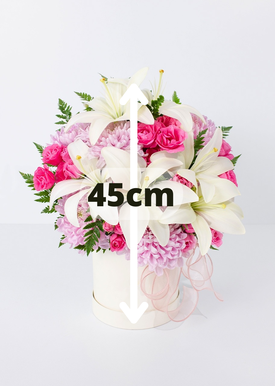Caja con mini rosas y lilys