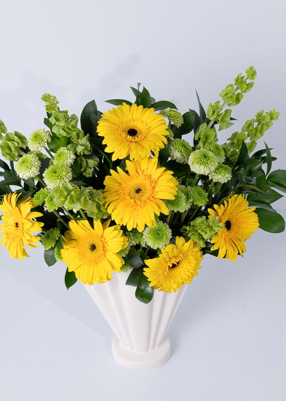 6 gerberas amarillas en jarrón