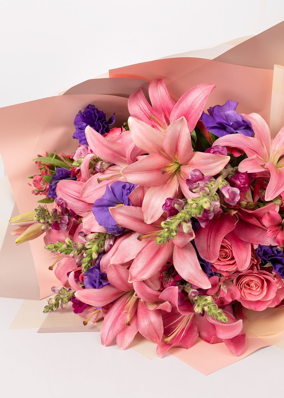 Ramo de lilys y lisianthus