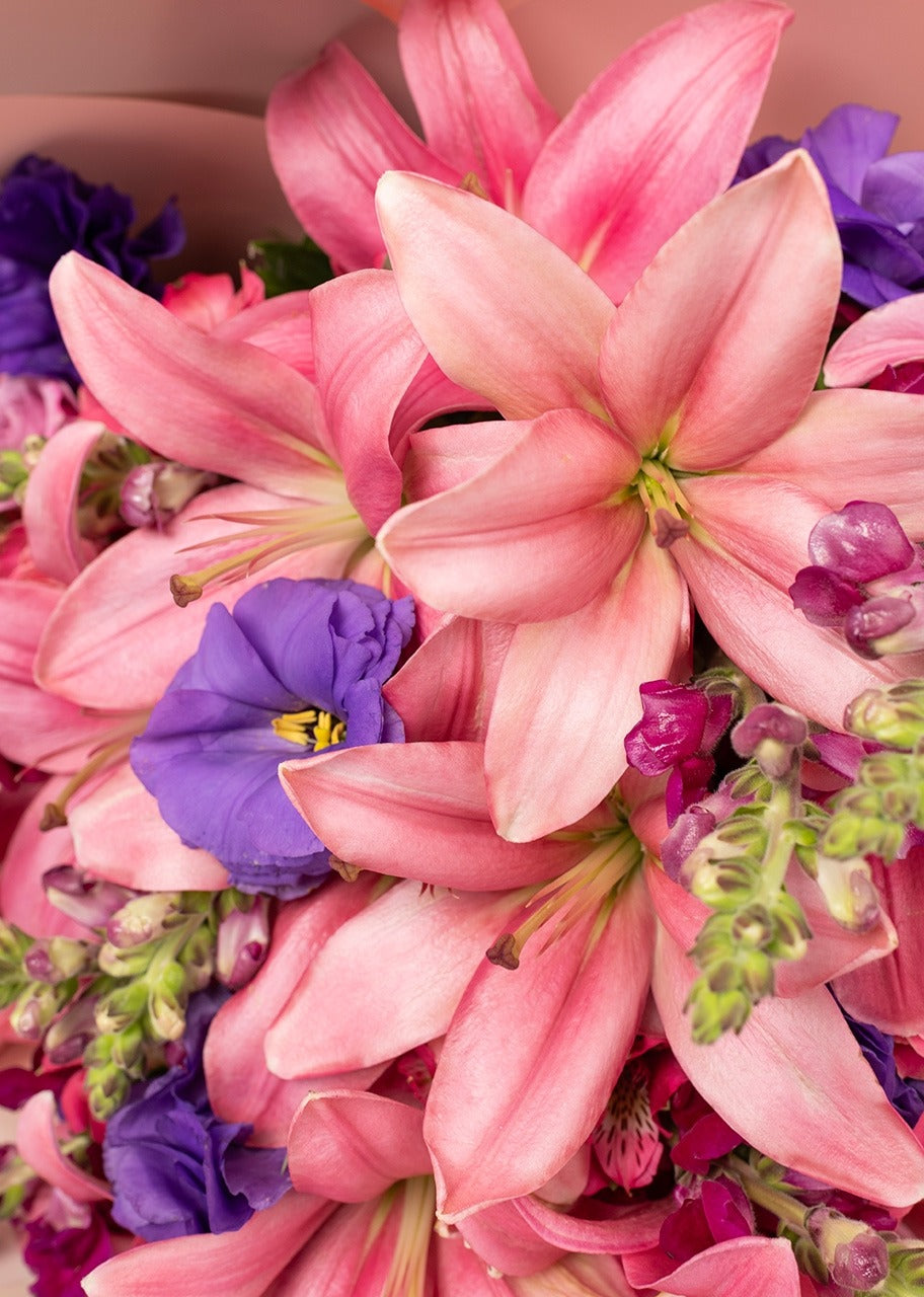 Ramo de lilys y lisianthus
