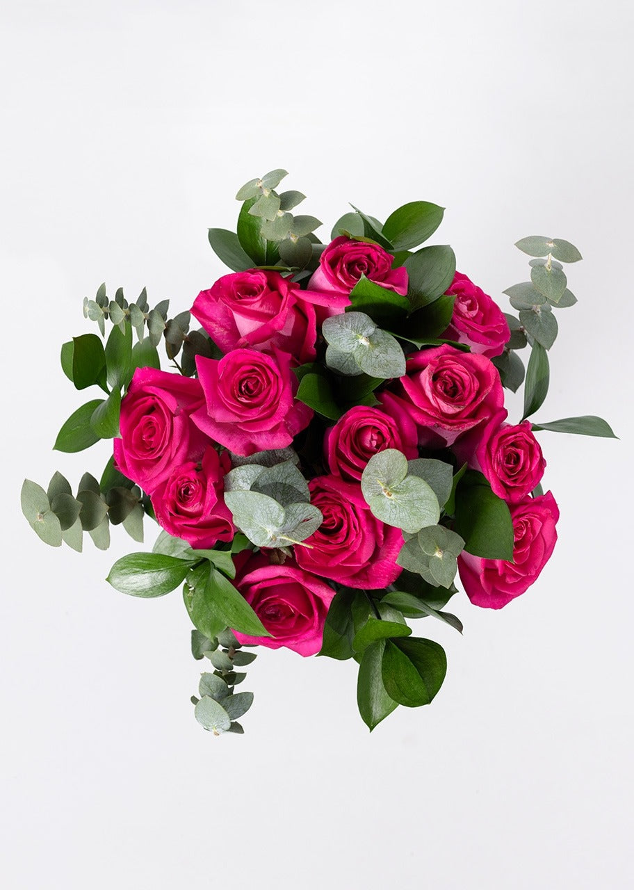 Ramo de 12 rosas fucsia