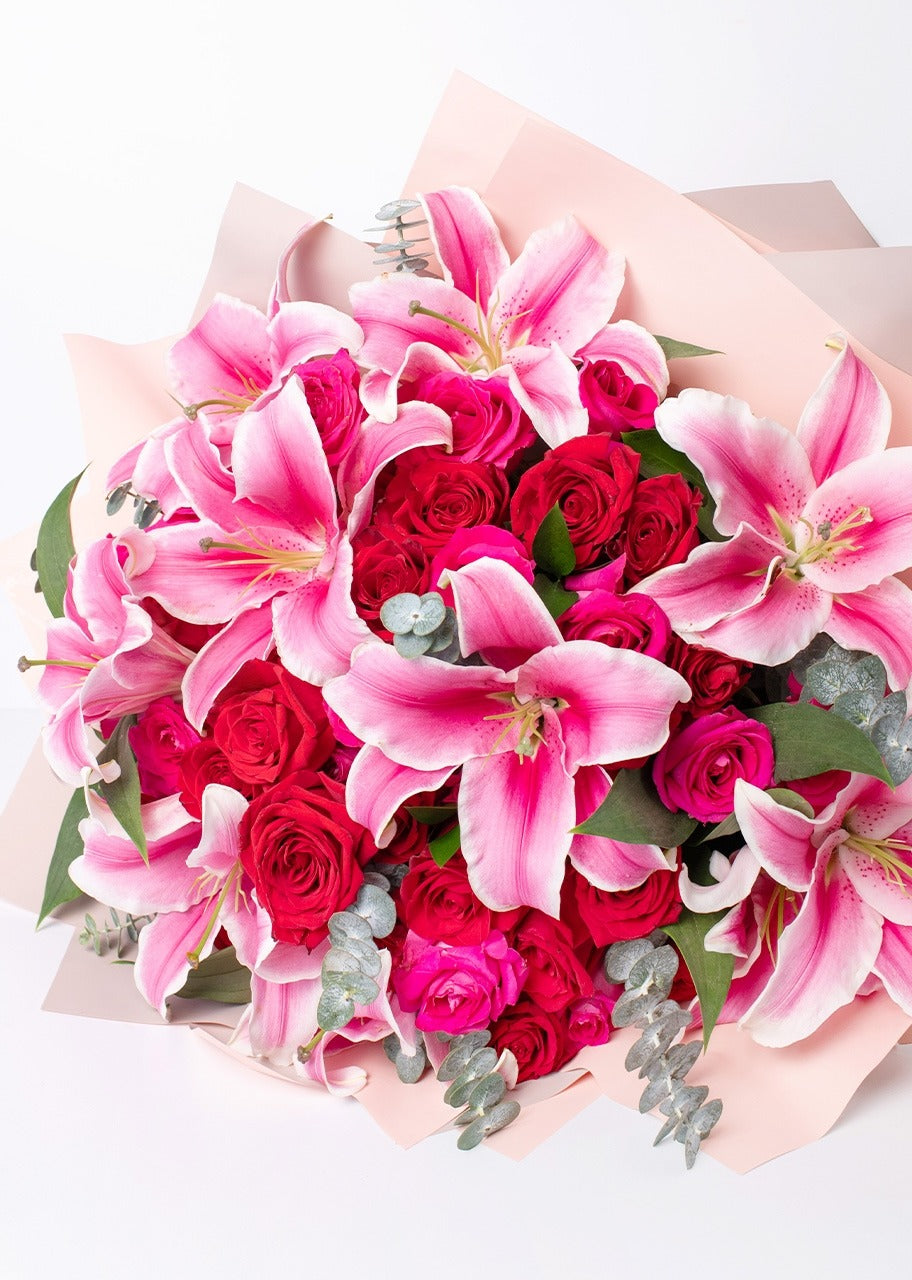 Ramo de rosas y stargazer