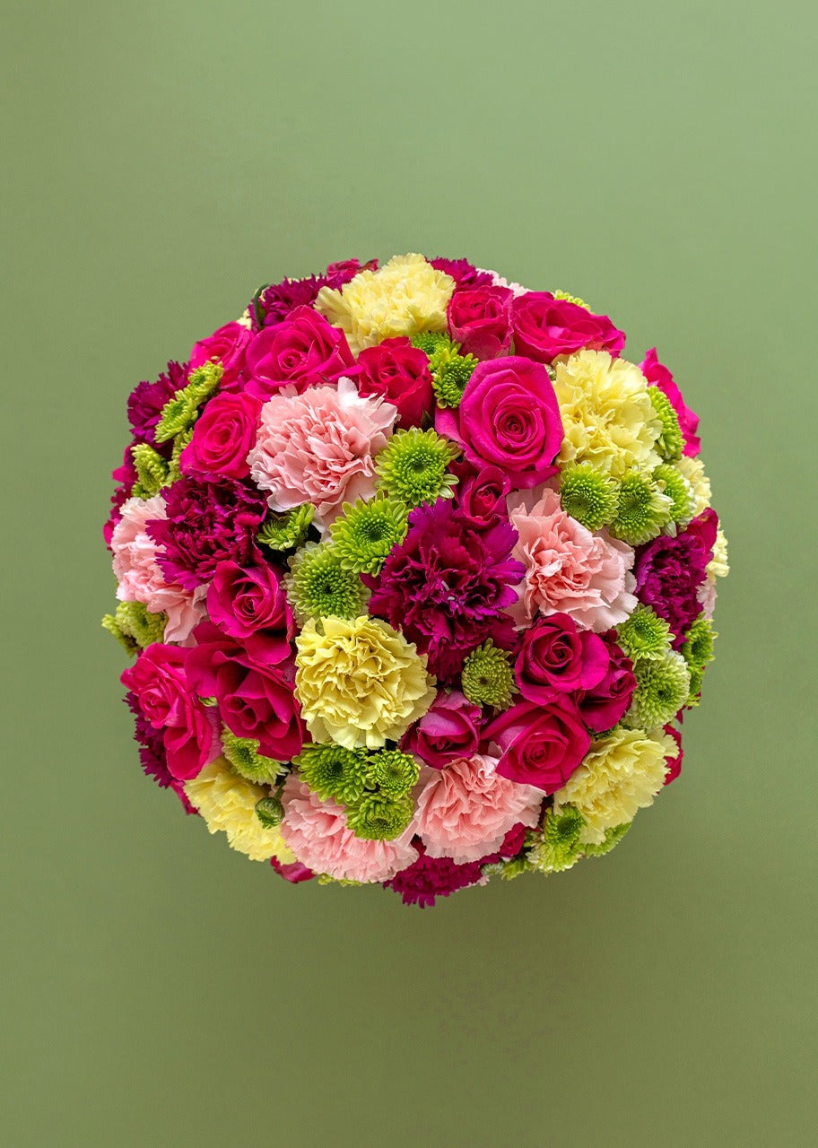 Caja con mini rosas y claveles