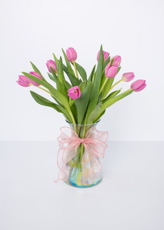 10 tulipanes fucsia en jarrón