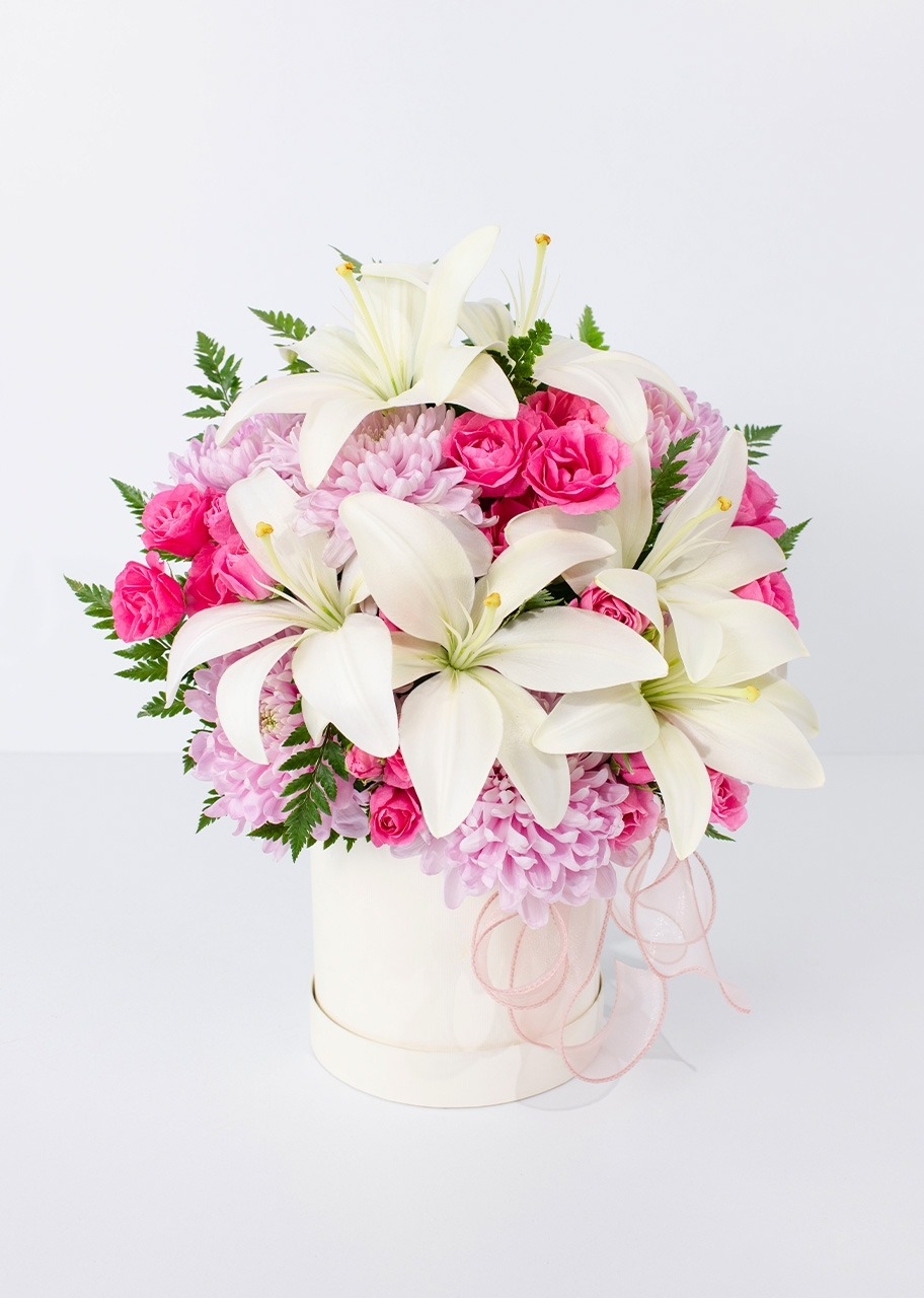 Caja con mini rosas y lilys