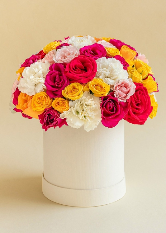 Caja con rosas rojas y mini rosas