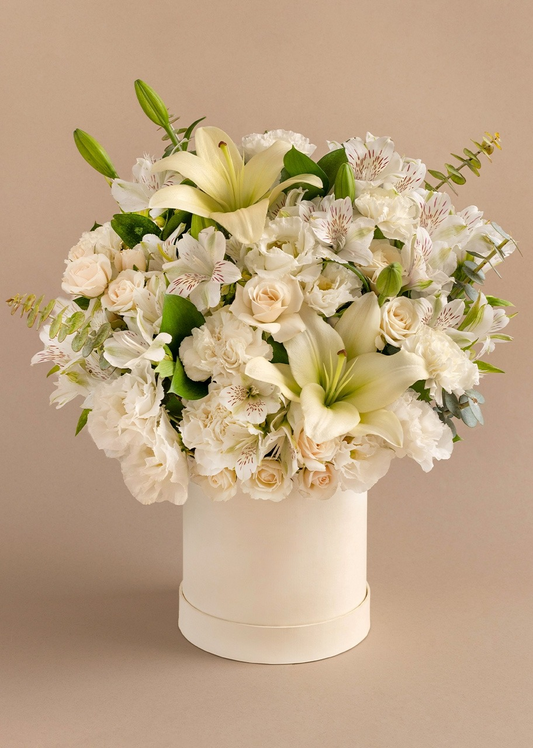 Caja con lilys y claveles blancos