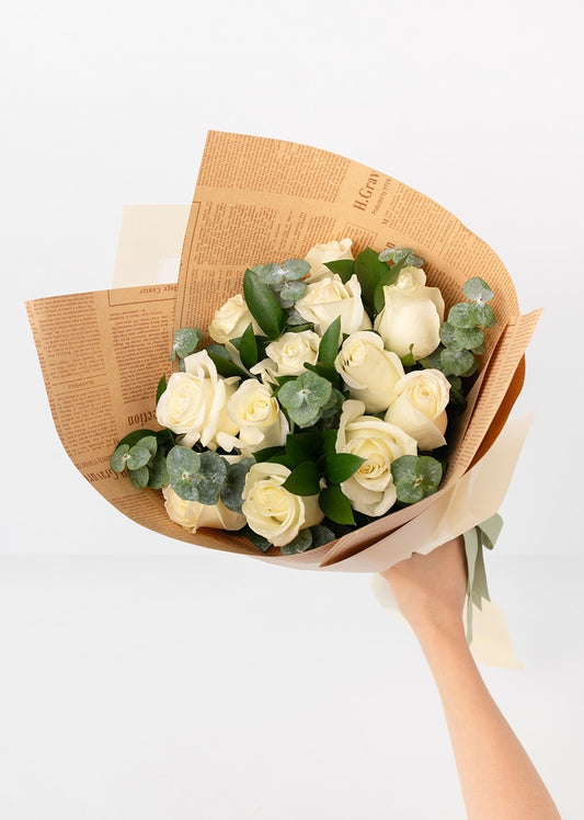 Ramo de 12 rosas blancas