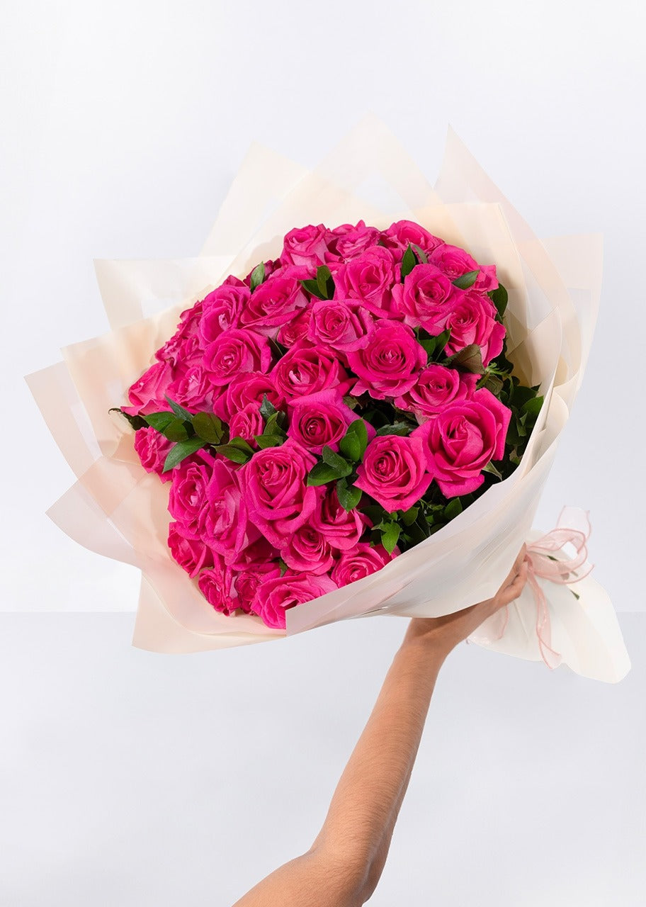 Ramo de 50 rosas fucsia