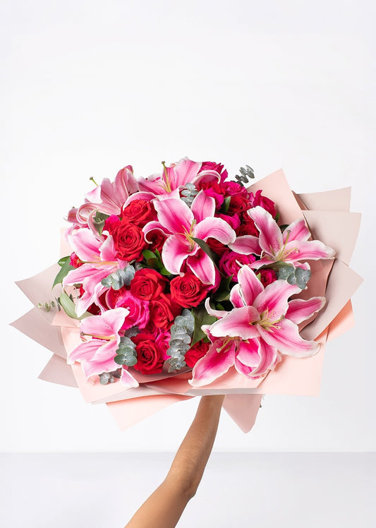 Ramo de rosas y stargazer